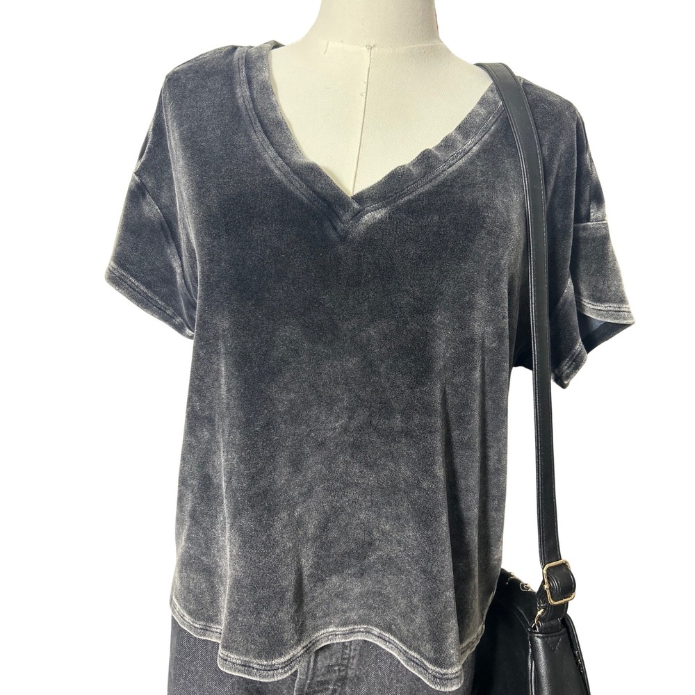 Cloth & Stone Anthropologie‎ Gray Velvet v neck shirt